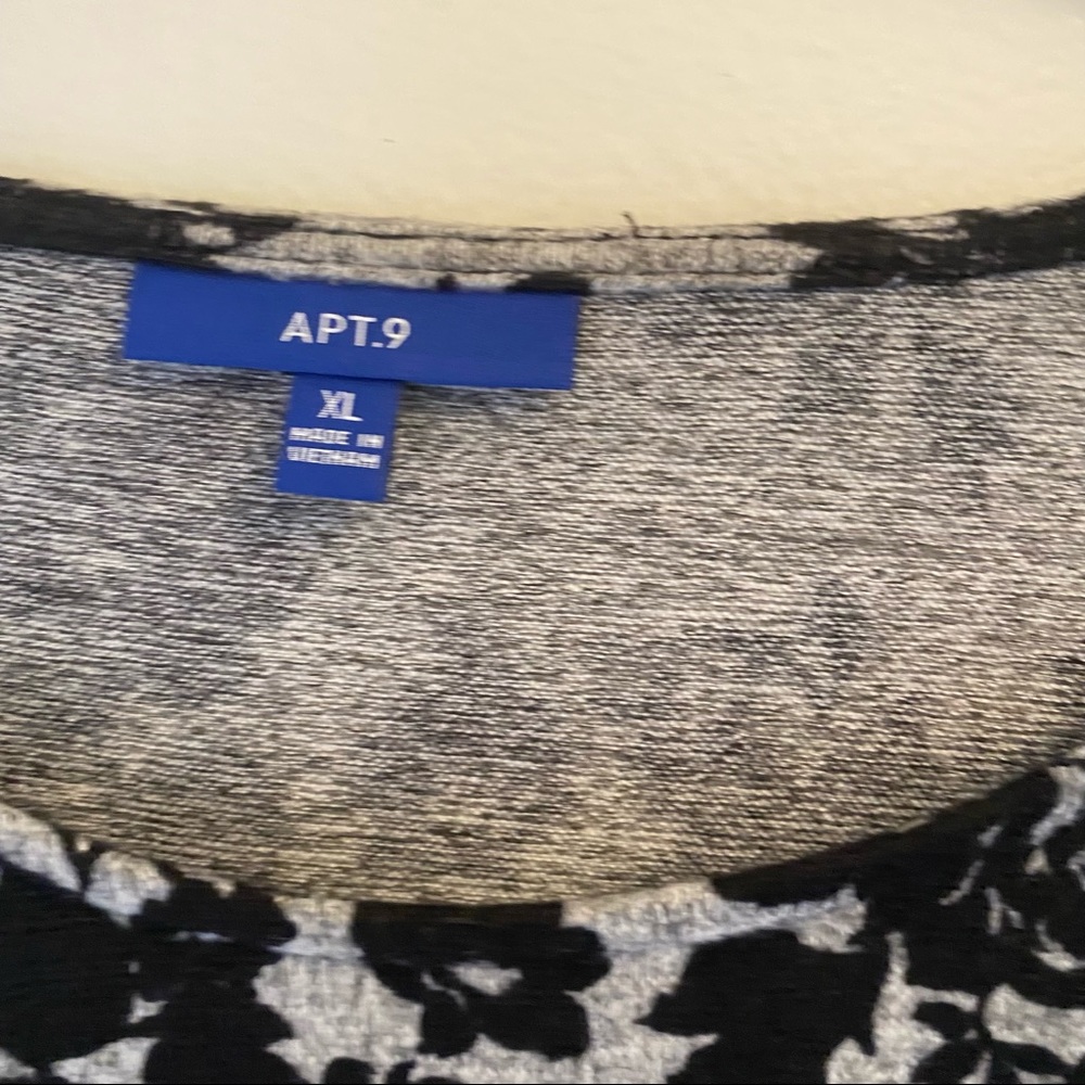 Gray and Black Floral Dress with pockets - Picture 4 of 4